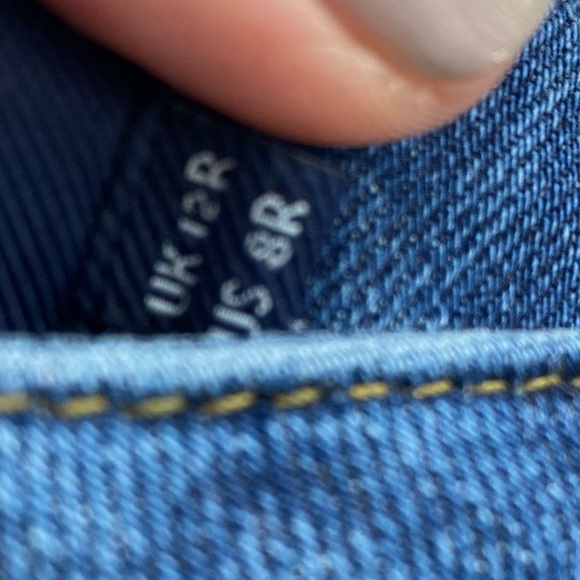 Boden Straight leg Button Fly Jeans Raw Hem size 8 - Picture 10 of 11